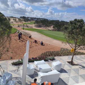 construção- colaboradores no terreno